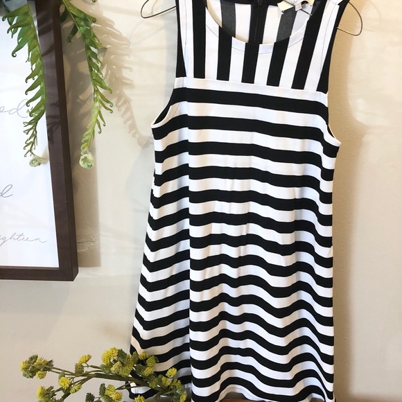 LOFT Women’s Black and White Striped Dress - Picture 1 of 4